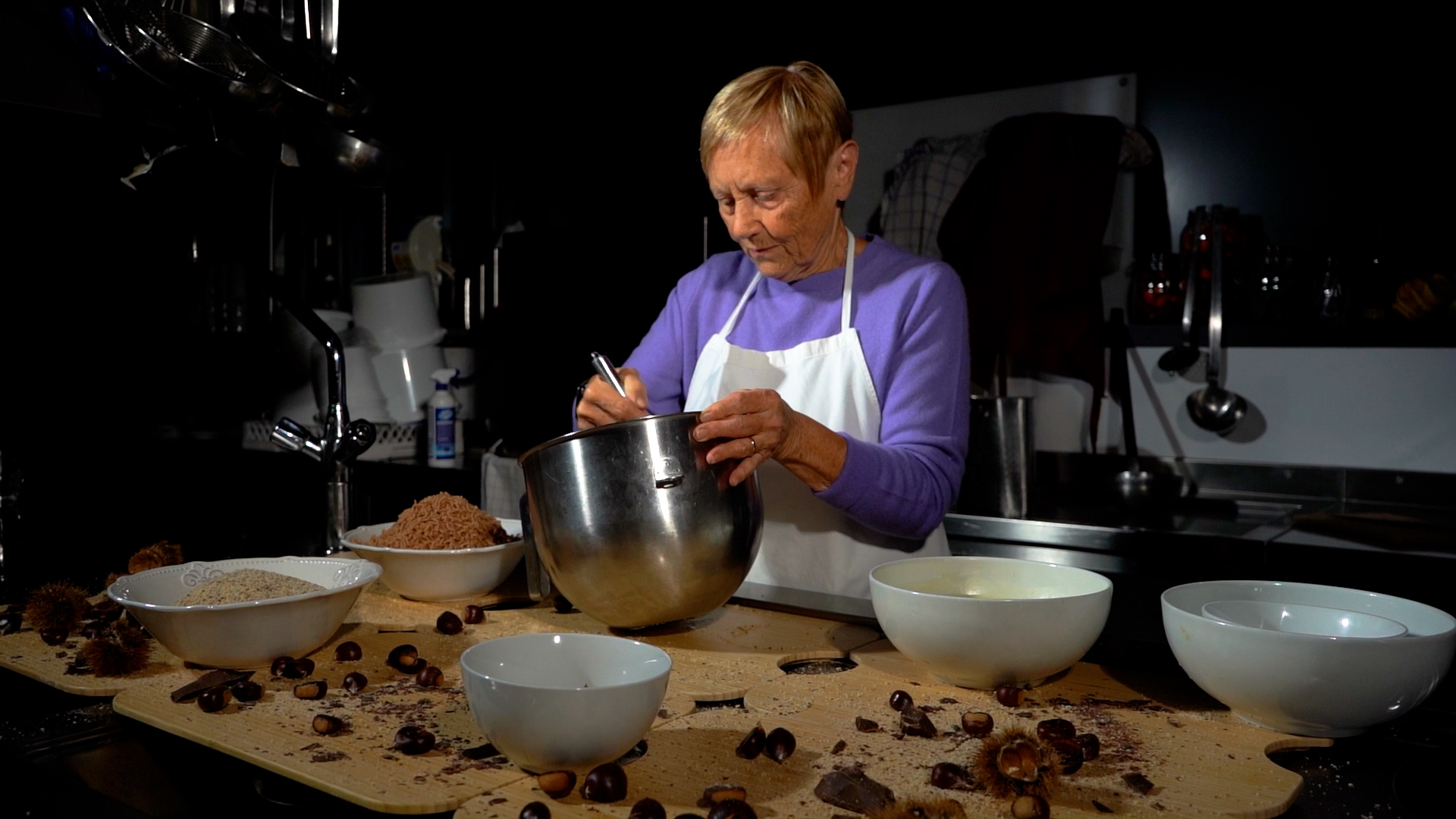 Cottura artigianale della torta alle castagne