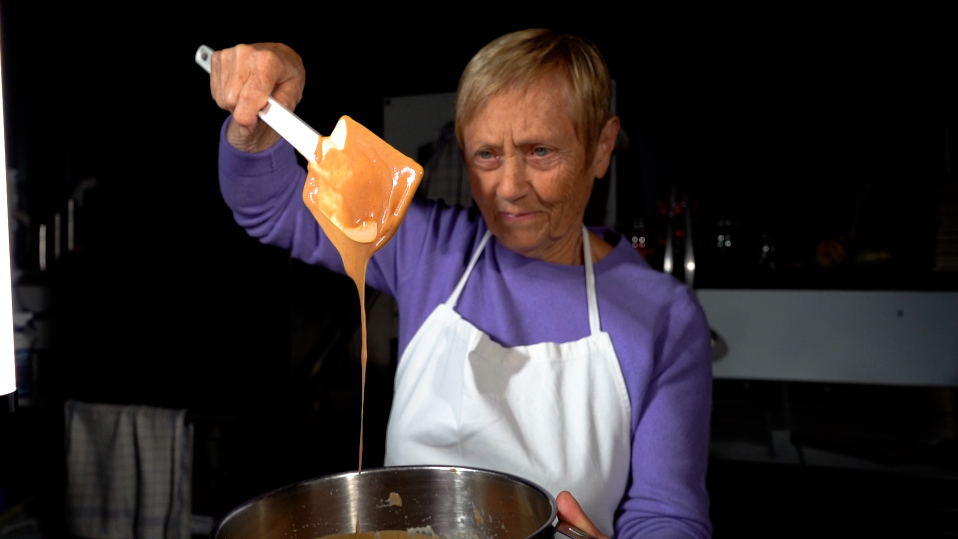 Dettaglio della preparazione in cucina
